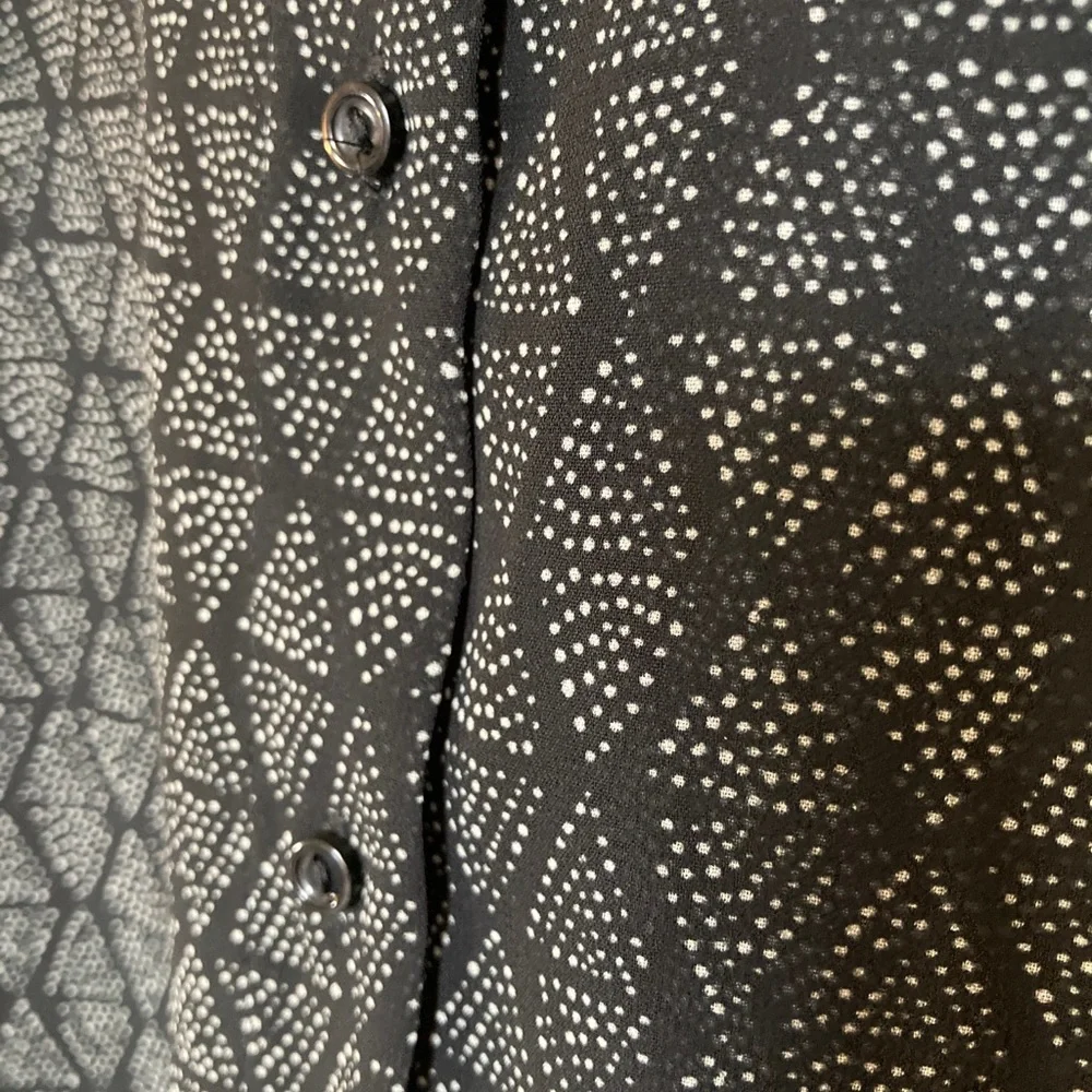 Button up sheer tank - Picture 6 of 7